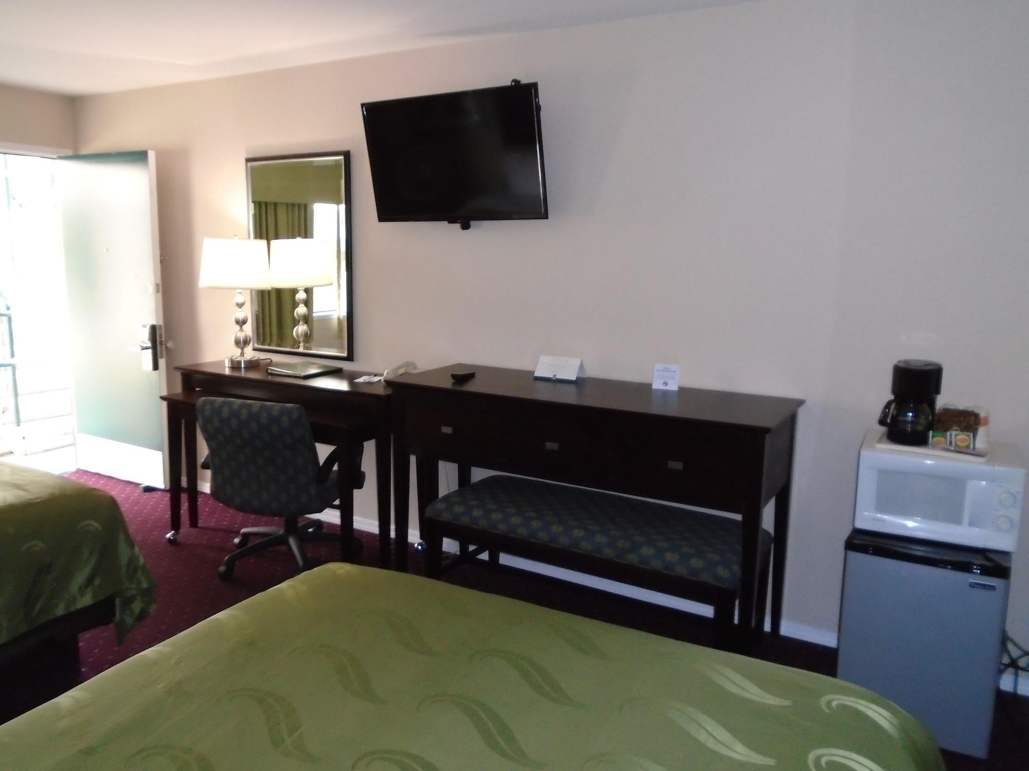 Scottish Fairway Inn Монтерей Екстер'єр фото