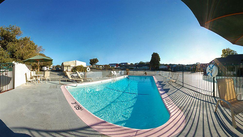 Scottish Fairway Inn Монтерей Екстер'єр фото