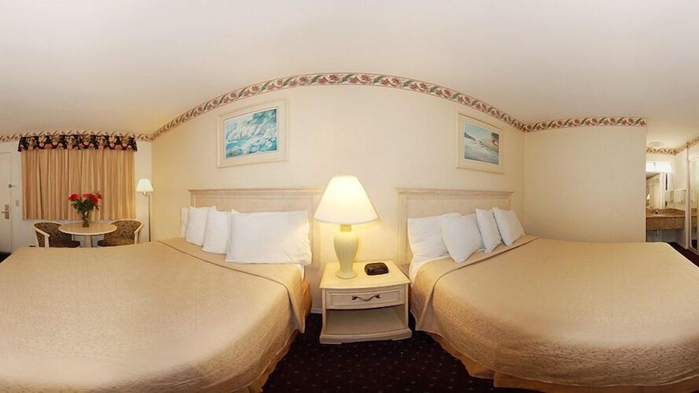 Scottish Fairway Inn Монтерей Екстер'єр фото