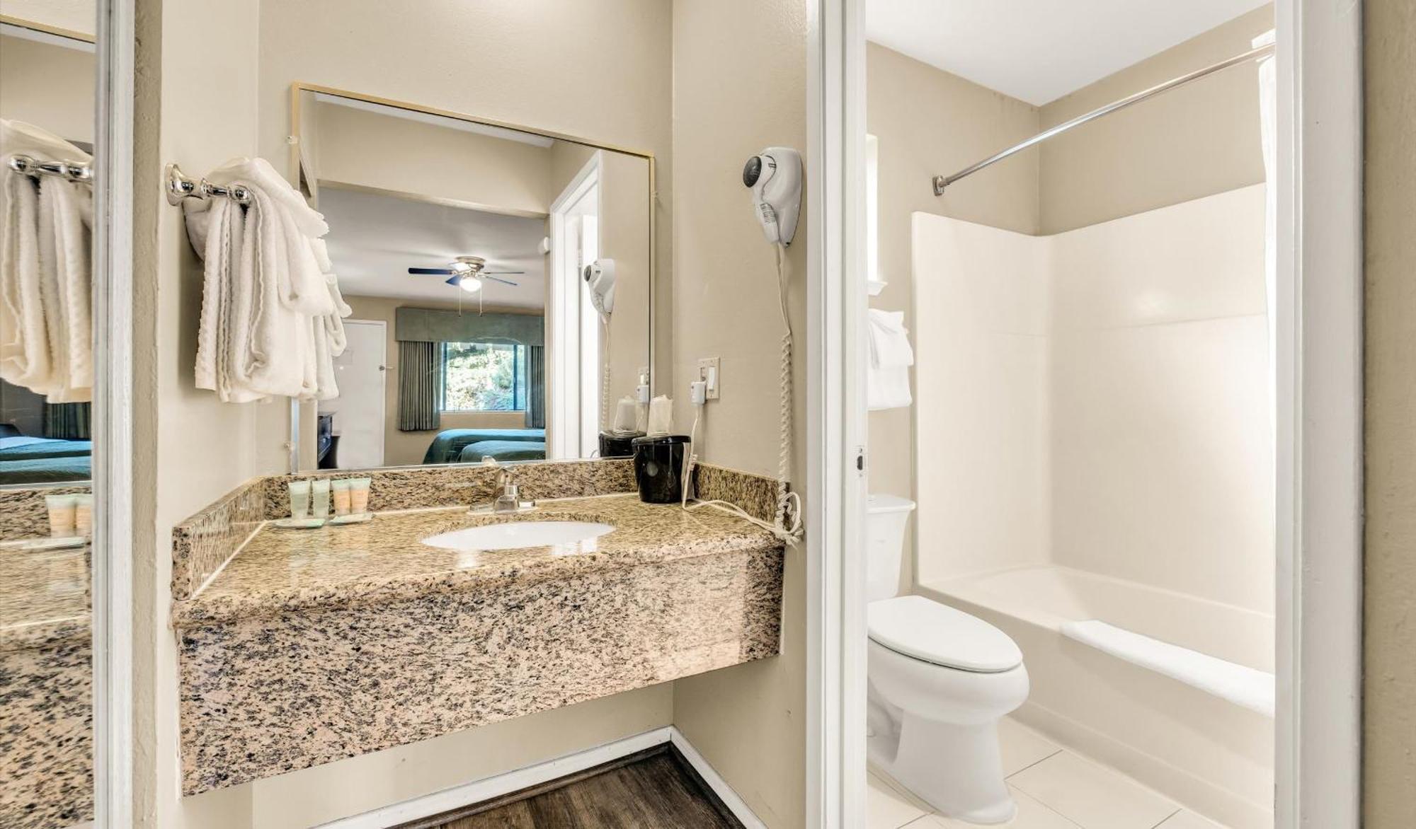 Scottish Fairway Inn Монтерей Екстер'єр фото