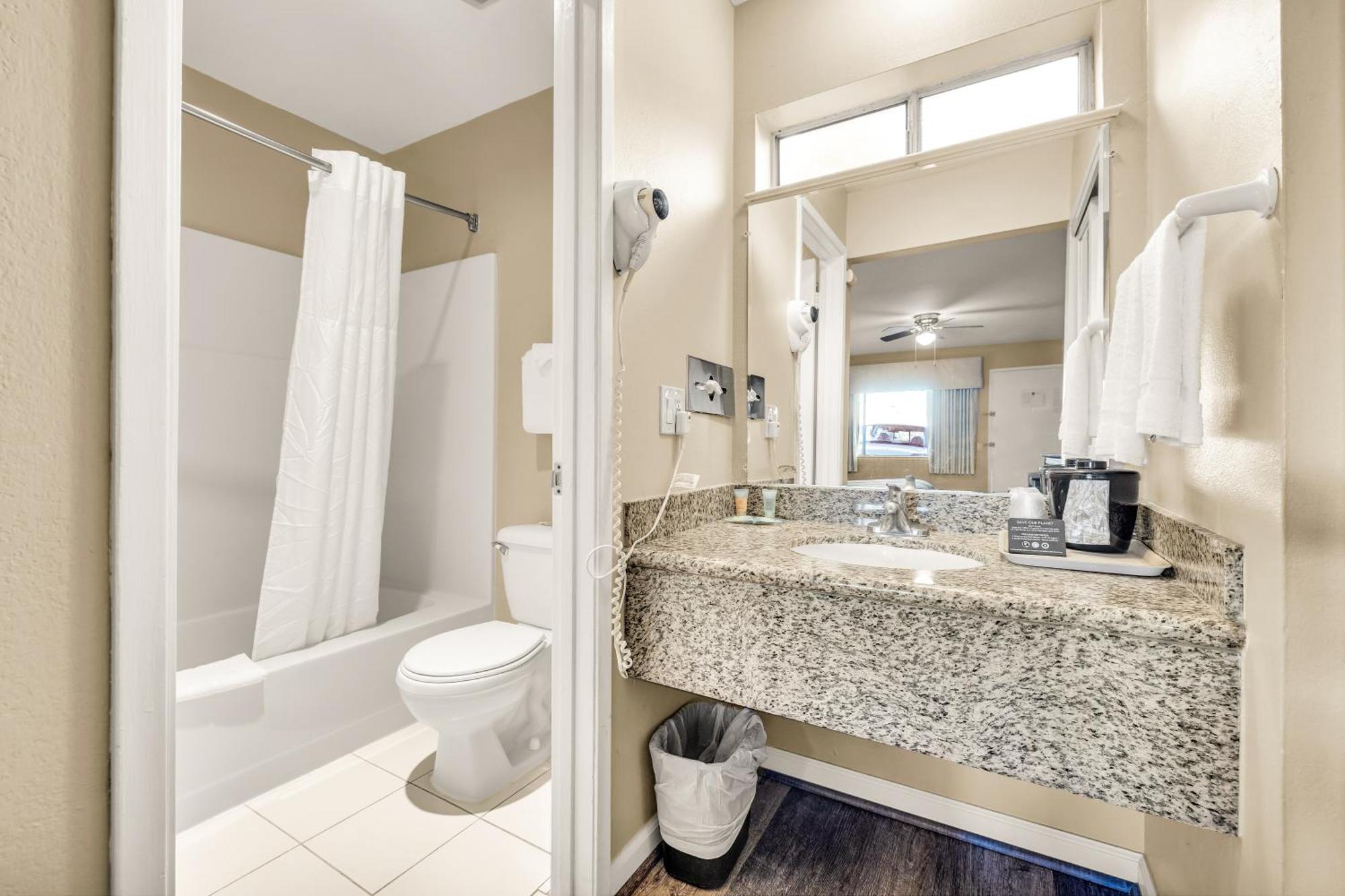 Scottish Fairway Inn Монтерей Екстер'єр фото