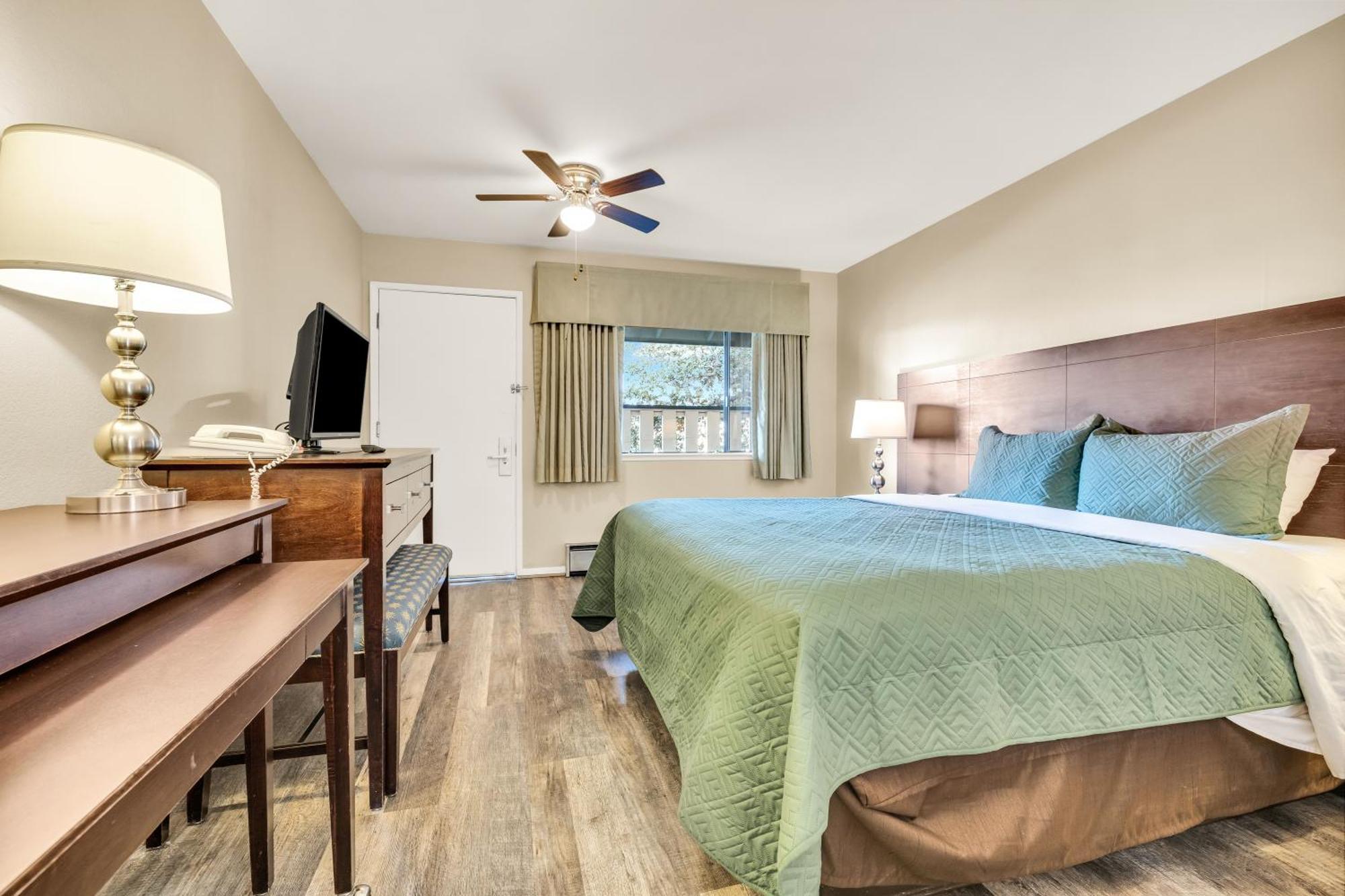 Scottish Fairway Inn Монтерей Екстер'єр фото